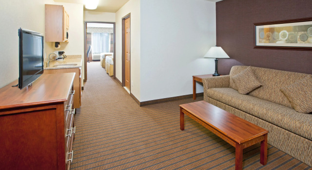 Четырёхместный люкс Holiday Inn Express Grand Rapids Southwest by IHG