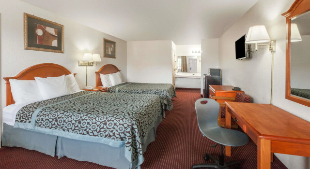 Standardowy czteroosobowy pokój Days Inn by Wyndham Canton