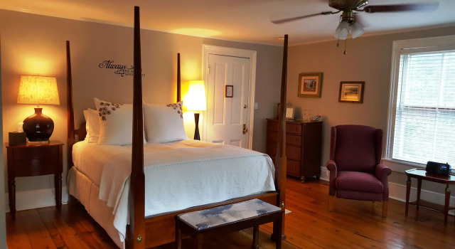 Четырёхместный номер Deluxe Hummingbird Inn
