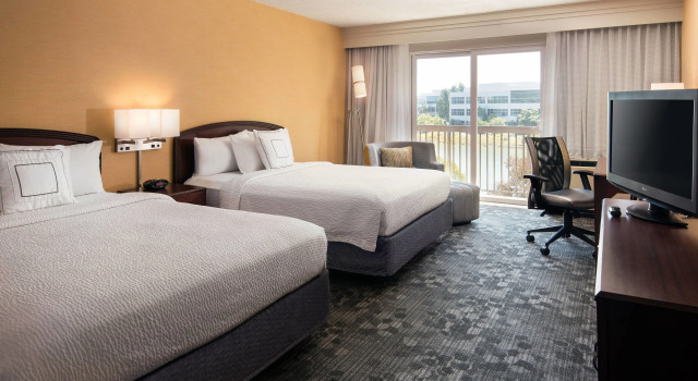 Четырёхместный номер Standard Sonesta Select San Francisco Airport Oyster Point Waterfront