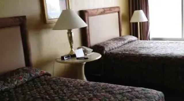 Номер Standard Ambassador Inn