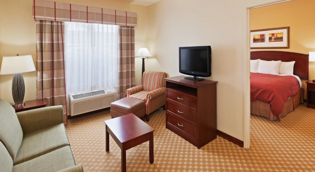 Двухместный люкс c 1 комнатой Country Inn & Suites by Radisson, Tulsa, OK