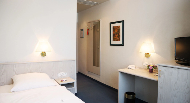 Номер Standard Tante ALMAs Kölner Hotel
