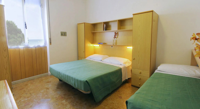 Трёхместный номер Standard с балконом Albergo Anita