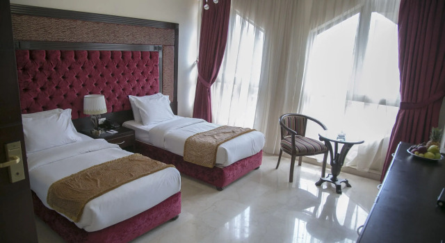 Двухместный номер Standard Queens Suite Hotel
