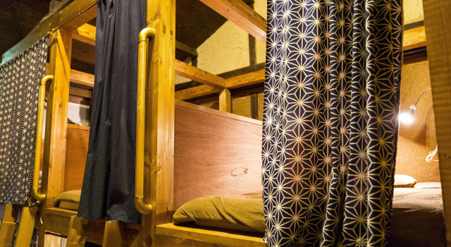Кровать в общем номере Himeji 588 Guest House