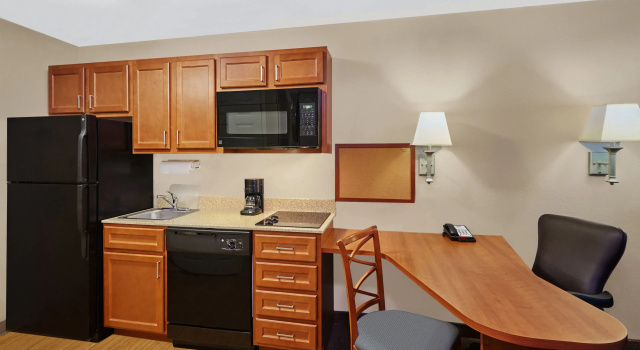 Четырёхместный люкс Candlewood Suites Milwaukee Airport by IHG