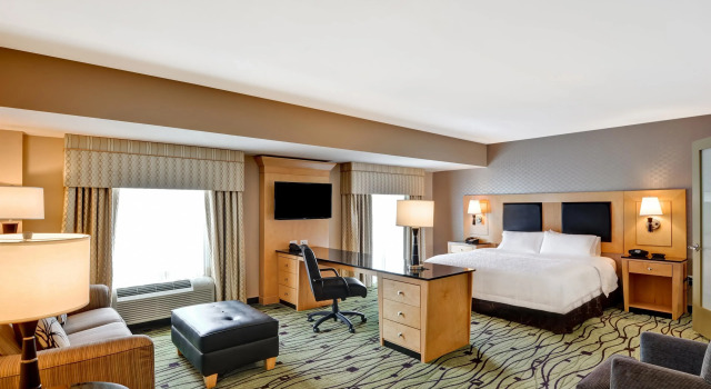 Люкс Hampton Inn & Suites Crabtree
