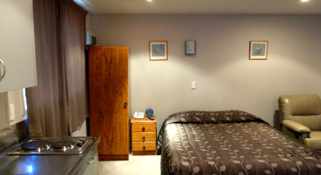 Студия Deluxe Bealey Avenue Motel