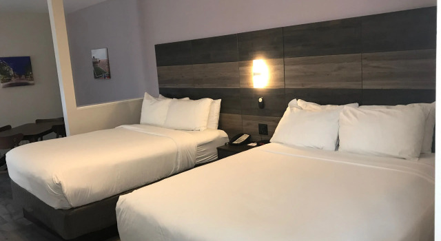 Четырёхместный люкс HOM Hotel Gainesville, SureStay Collection by Best Western