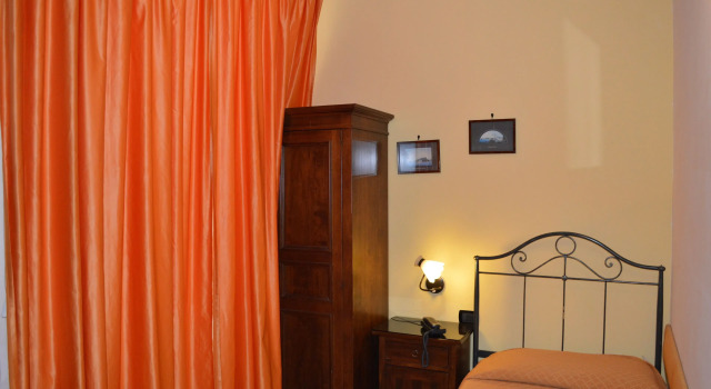 Одноместный номер Standard Hotel Neapolis