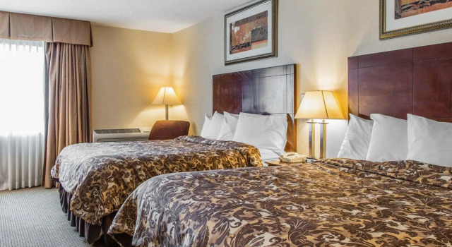 Четырёхместный номер Standard Rodeway Inn & Suites East Windsor
