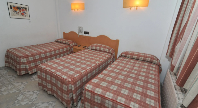 Трёхместный номер Standard Hostal Goyma II