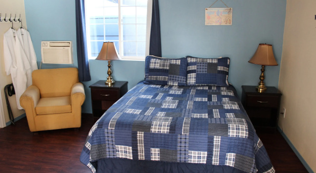 Семейный люкс Coastal Inn and Suites