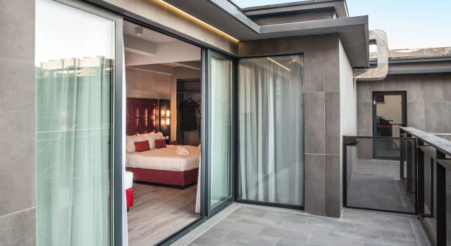 Четырёхместный номер Superior с балконом Spice Hotel Milano