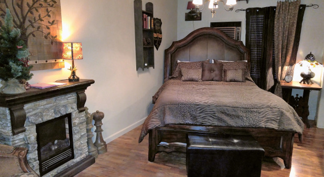 TradeWinds Lodging Bed and Breakfast, Забронировать Отель Отели в центре Юрика-Спрингса с завтраком, отели в центре Юрика-Спрингса с завтраком