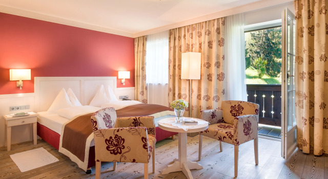 Номер Comfort Romantik Hotel Die Gersberg Alm mit Panoramablick auf Salzburg und Outdoor Pool ab Mai