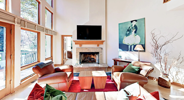 Кровать в общем номере Springs of Arrowhead Duplex #A 6 Bedrooms 5 Bathrooms Duplex