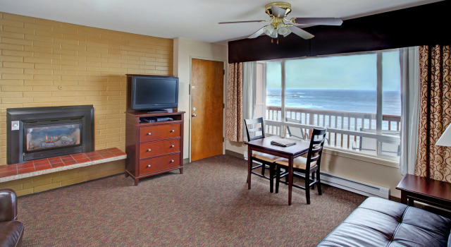 Четырёхместный люкс Clarion Inn Surfrider Resort