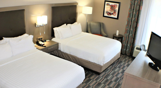 Четырёхместный номер Standard Holiday Inn Express Woodstock-Shenandoah Valley by IHG