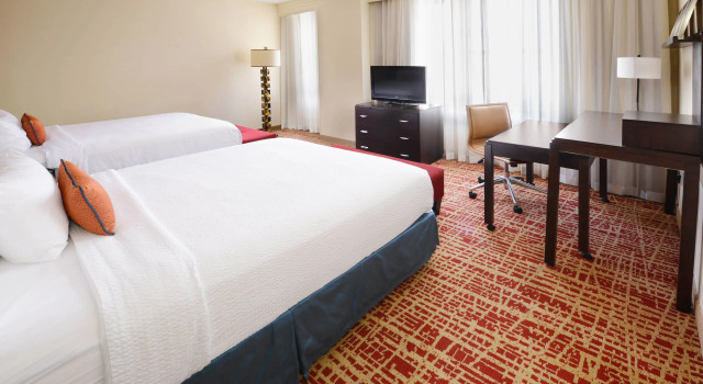 Четырёхместный номер Standard Courtyard Fort Worth Downtown/Blackstone