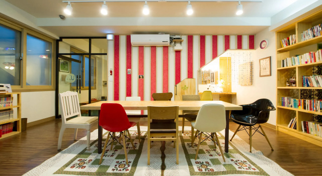 Кровать в общем номере UWA Guesthouse