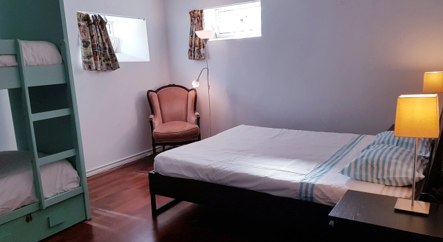 Четырёхместный семейный номер Standard с видом на сад BLUE Boutique Hostel & Suites
