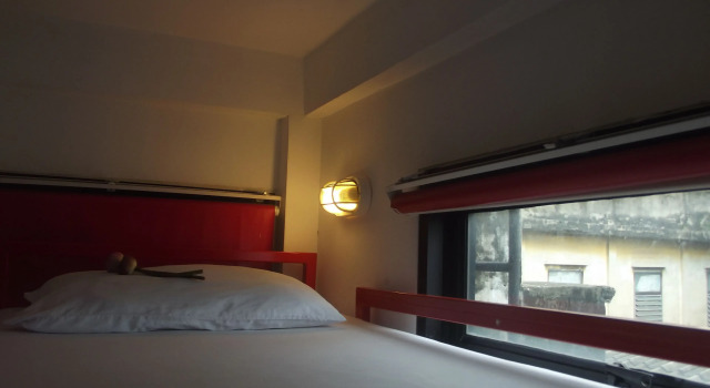Кровать в общем номере The Chilli Bangkok Hotel