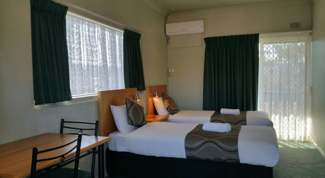 Семейный номер Standard с балконом Halfway Motel