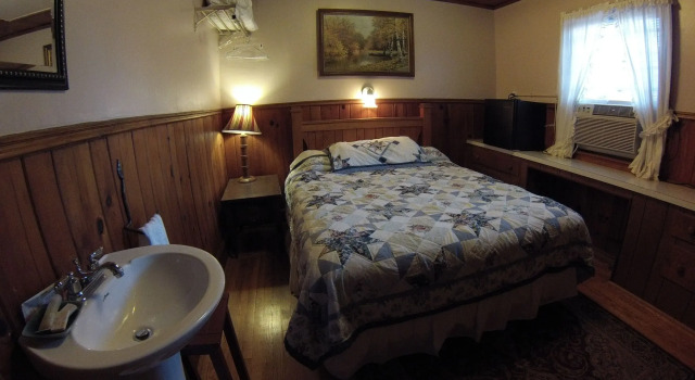 Skyline Village Inn, Забронировать Гостевой дом Спрус-Пайн Северная Каролина