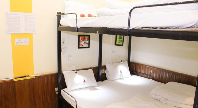 Кровать в общем номере Hanoi Oldtown Nomad Hostel & Pub