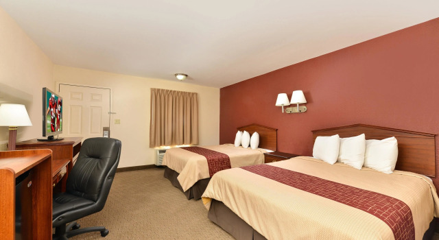 Четырёхместный номер Deluxe Red Roof Inn Dalton