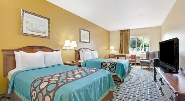 Четырёхместный номер Standard Super 8 by Wyndham Daytona Beach
