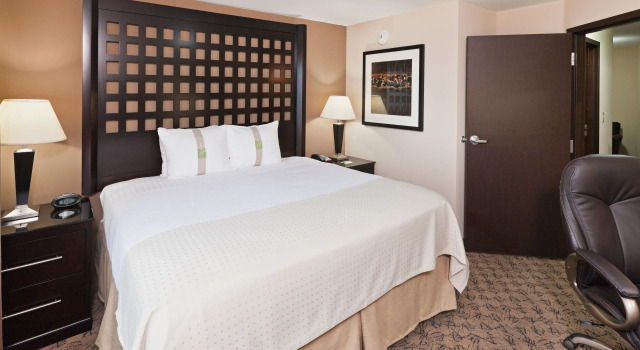 Люкс Holiday Inn Hotel & Suites Tulsa South by IHG