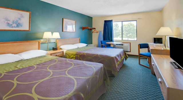 Четырёхместный номер Standard Super 8 by Wyndham Lenexa Overland Park Area/Mall Area