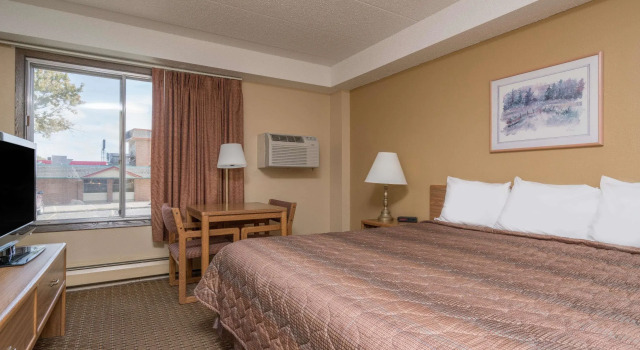 Двухместный номер Standard Super 8 by Wyndham Owatonna