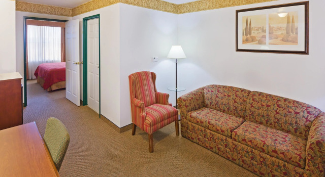 Двухместный люкс c 1 комнатой Country Inn & Suites by Radisson, Chambersburg, PA