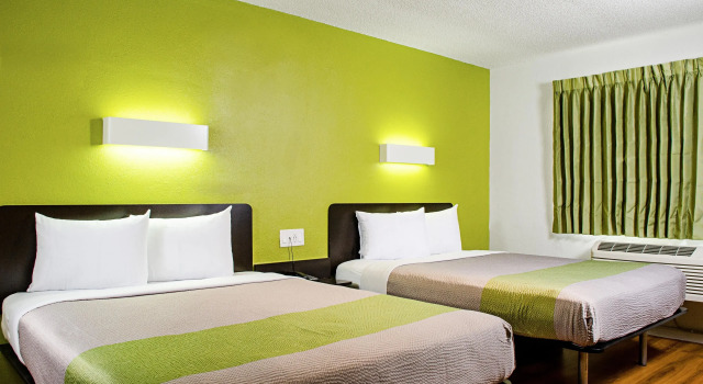Четырёхместный номер Standard Motel 6-Modesto, CA - Downtown