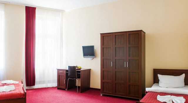 Трёхместный номер Standard Mikon Eastgate Hotel