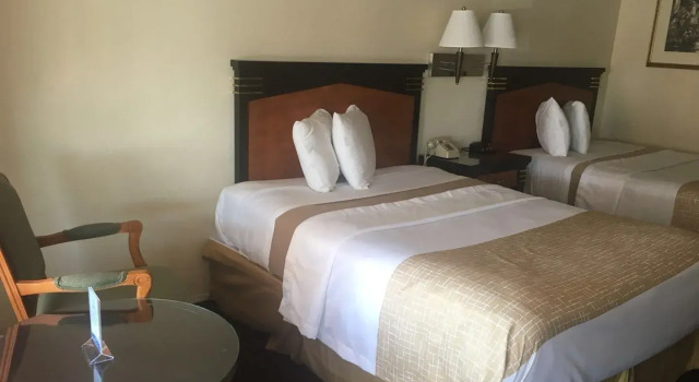 Четырёхместный номер Standard Travelodge by Wyndham Buena Park