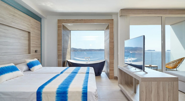 Люкс с видом на море Sol Bahía Ibiza Suites