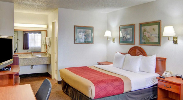 Двухместный номер Standard Super 8 by Wyndham Decatur Texas