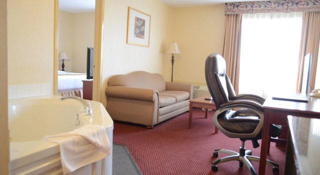 Двухместный люкс Quality Inn & Suites Edmonton International Airport