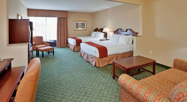 Четырёхместный люкс Holiday Inn Express Hotel & Suites Cape Girardeau I-55 by IHG