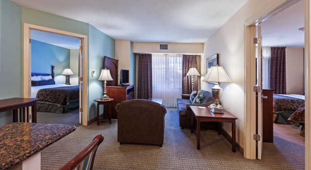 Люкс Staybridge Suites Northwest near Six Flags Fiesta