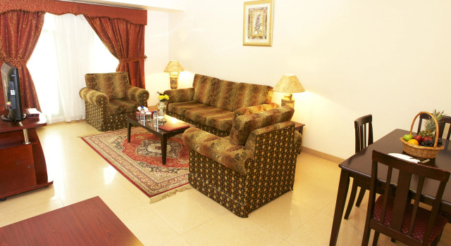 Люкс с 2 комнатами Safeer Plaza Hotel