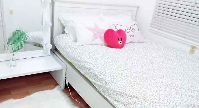 Кровать в общем номере (женский номер) K-girl Guesthouse 2 - Caters to Women