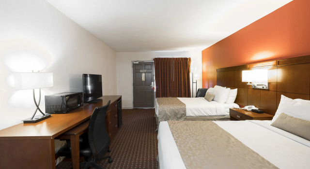 Четырёхместный номер Standard Ramada by Wyndham Walterboro