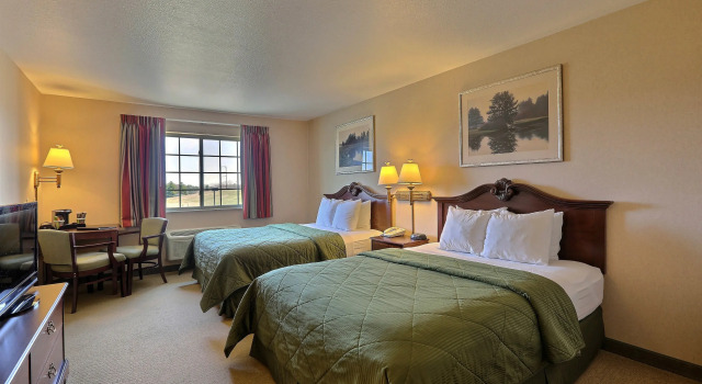Четырёхместный номер Standard Boarders Inn & Suites by Cobblestone Hotels - Shawano