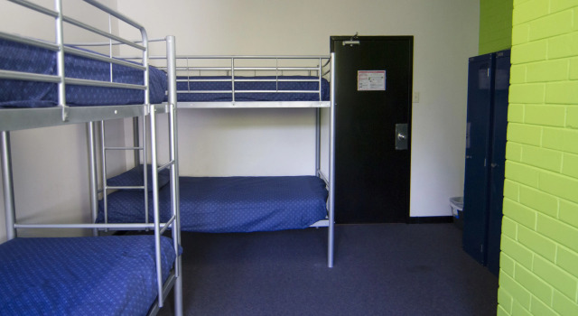 Кровать в общем номере Billabong Backpackers Resort